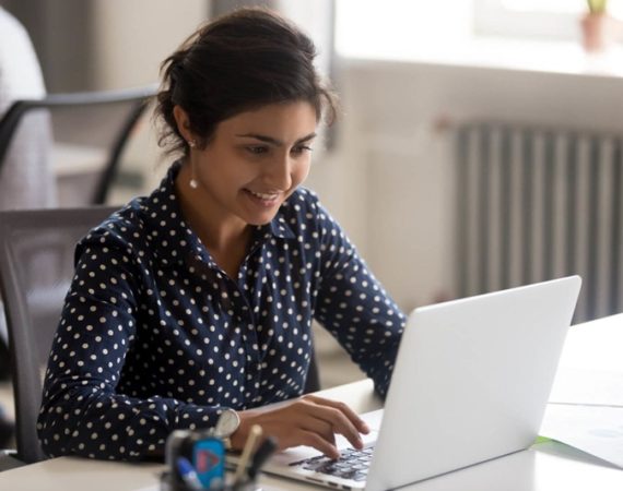 Por que é importante investir em SEO? Por que investir em SEO? Para ser encontrado; se tornar referência; melhorar o tráfego; ser competitivo e aumentar ROI